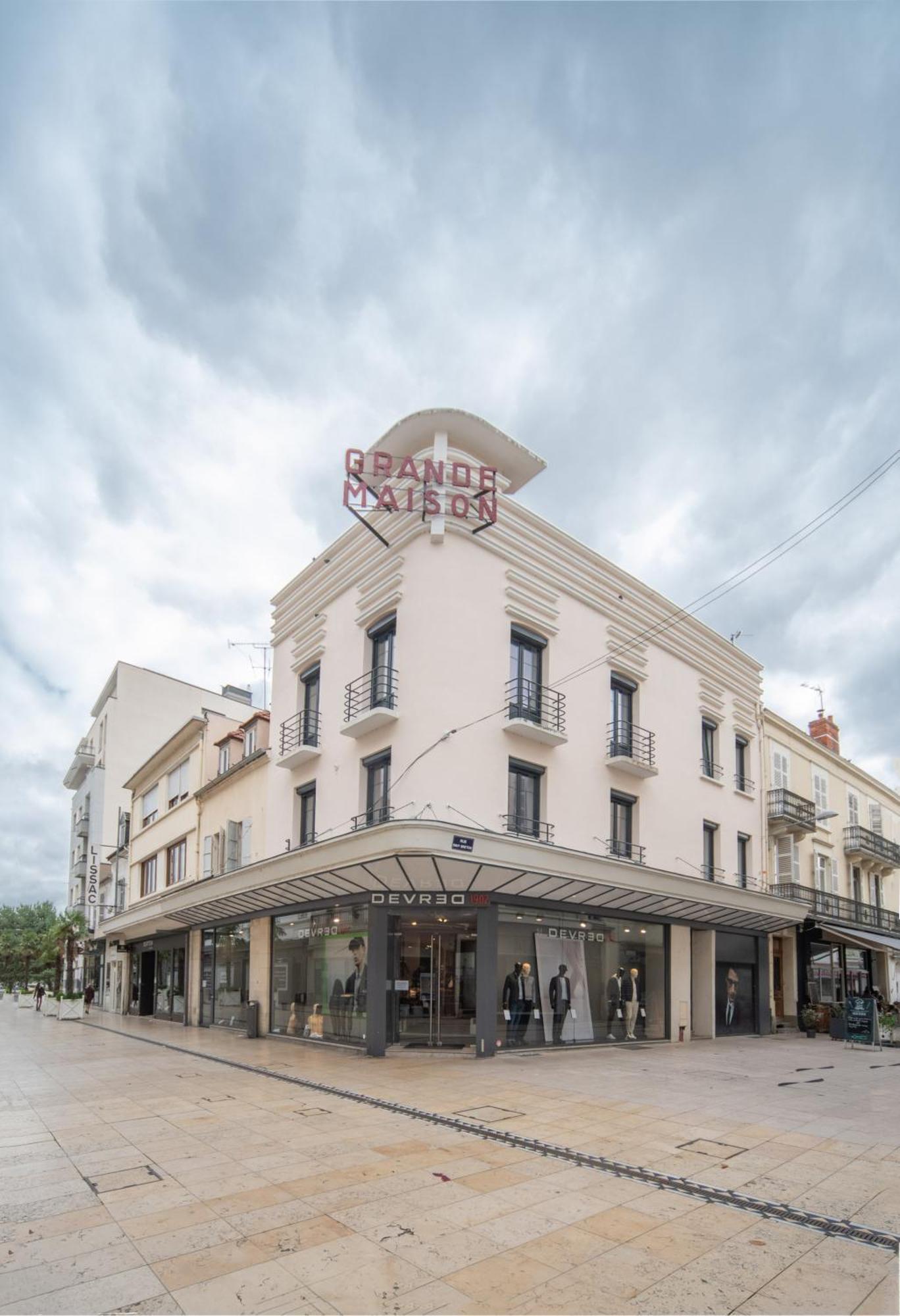 Grande Maison Vichy - Maison Ou Appartements En Centre Ville Стая снимка