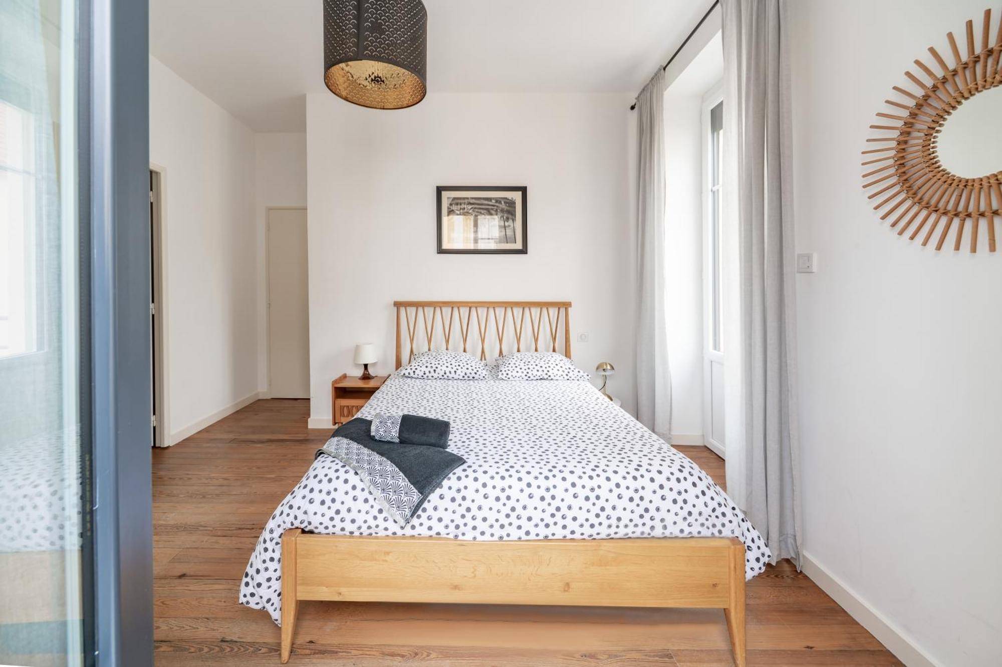 Grande Maison Vichy - Maison Ou Appartements En Centre Ville Стая снимка